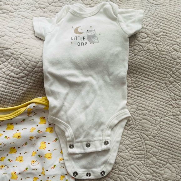 Four baby onesies - Picture 2 of 7